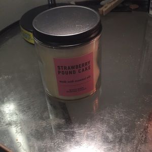Strawberry 🍓 pound cake candle